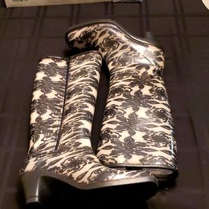 dav Rain Boots.  Gently used